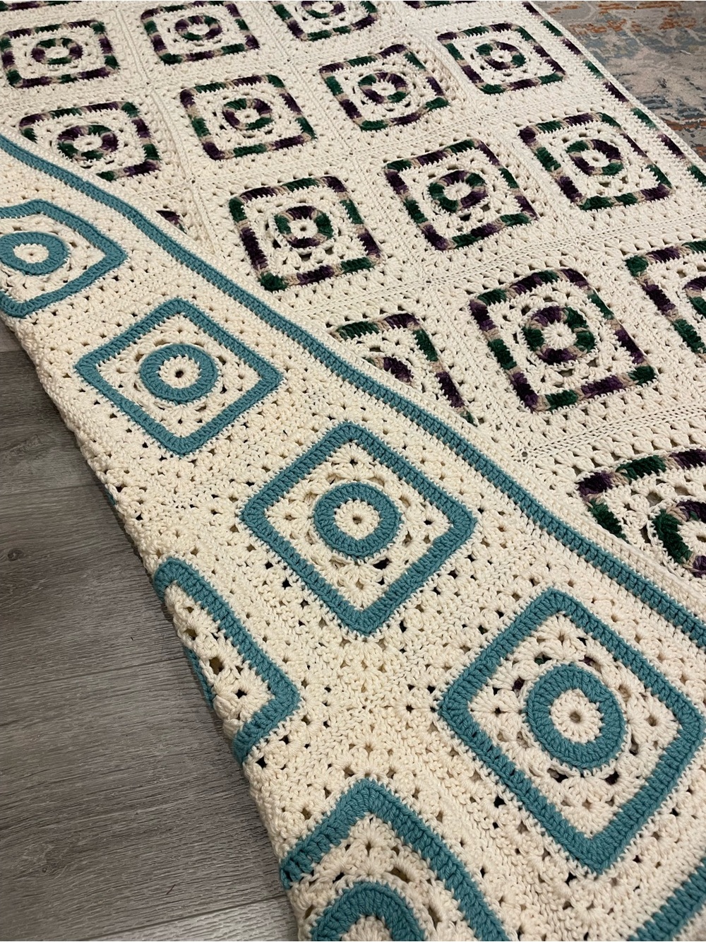 Handmade boho reversible crochet granny square blanket 72x50’